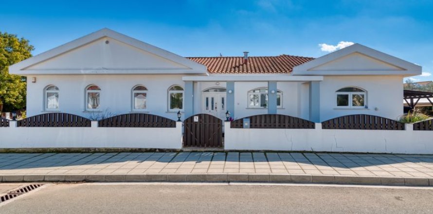 4 bedrooms Bungalow in Ayia Napa, Cyprus No. 36919