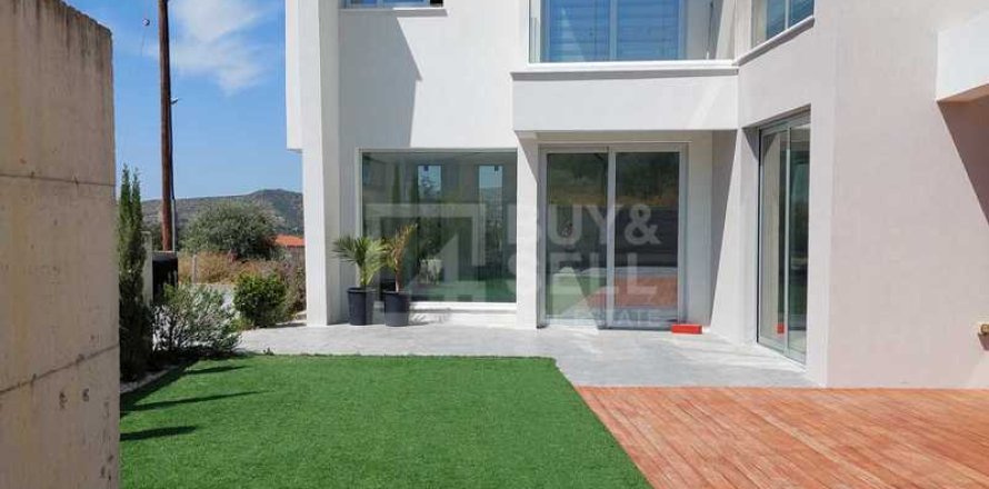 4 bedrooms House in Palodeia, Cyprus No. 79707