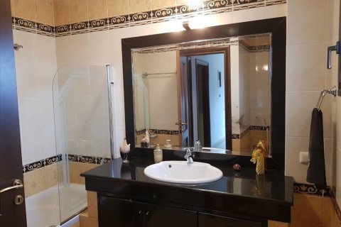 Дом с 4 спальнями в Салоники, Греция №58146 14