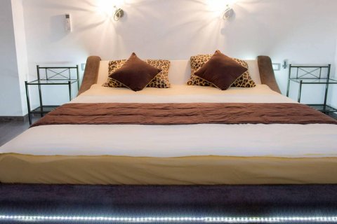 3 bedrooms Villa in Kavach, Montenegro No. 66901 24