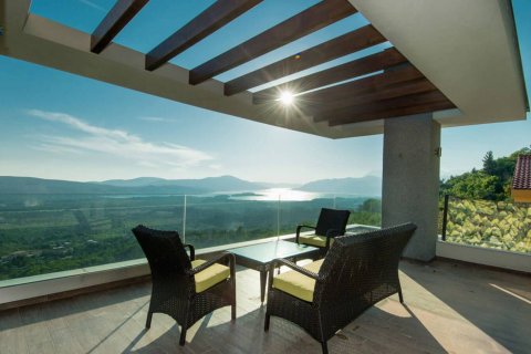 3 bedrooms Villa in Kavach, Montenegro No. 66901 7