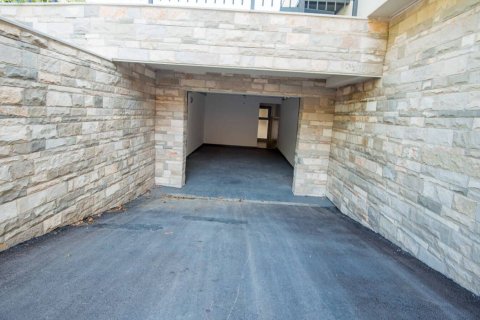 3 bedrooms Villa in Kavach, Montenegro No. 66901 27