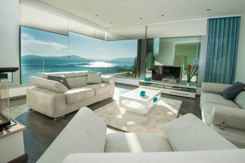 3 bedrooms Villa in Kavach, Montenegro No. 66901 10