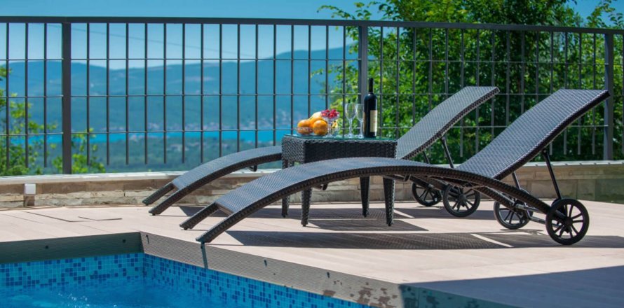 3 bedrooms Villa in Kavach, Montenegro No. 66901