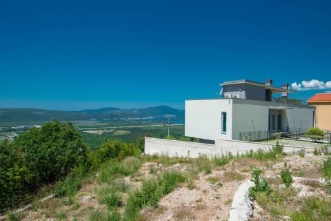 3 bedrooms Villa in Kavach, Montenegro No. 66901 2