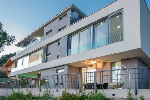 3 bedrooms Villa in Kavach, Montenegro No. 66901 3