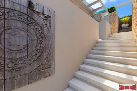 4 bedrooms Villa on the Chaweng Beach, Thailand No. 96290 21