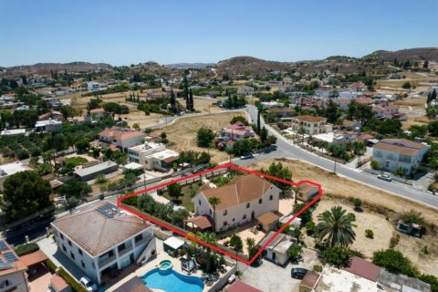 330m² Villa in Nicosia, Cyprus No. 105044 3