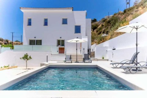 3 bedrooms House in Kissonerga, Cyprus No. 31135 1