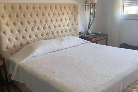 5 bedrooms House in Agios Tychonas, Cyprus No. 70034 16