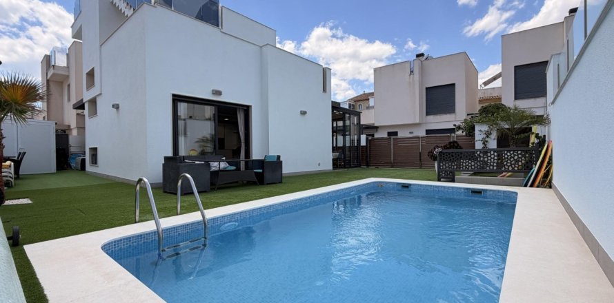 5 chambres Villa à Torrevieja, Spain No. 125372