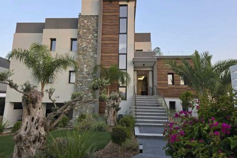 6 bedrooms Villa in Parekklisia, Cyprus No. 80673 1