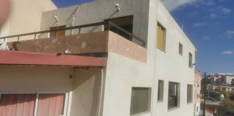 3 bedrooms House in Agios Athanasios, Cyprus No. 72381