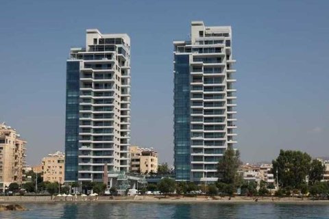 2 bedrooms Apartment in Limassol, Cyprus No. 40713 1