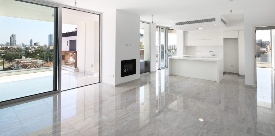 3 bedrooms Apartment in Limassol, Cyprus No. 37456