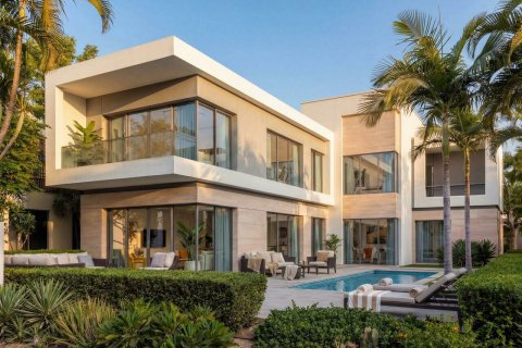 4 bedrooms Villa in Dubai, UAE No. 122572