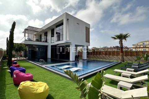 3 dormitorios Villa en Serik, Turkey No. 124859