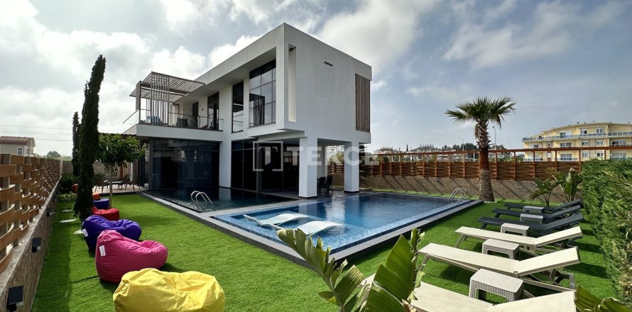 3 bedrooms Villa in Serik, Turkey No. 124859