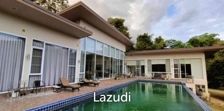 4 bedrooms House in Chiang Mai, Thailand No. 98025