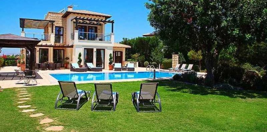 4 bedrooms House in Paphos, Cyprus No. 31259