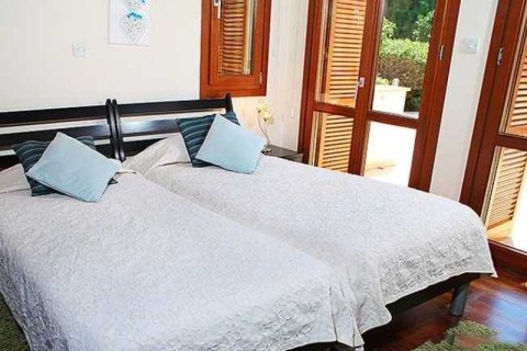 4 bedrooms House in Paphos, Cyprus No. 31259 7