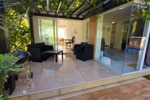 4 chambres House à Agios Athanasios, Cyprus No. 79006 3