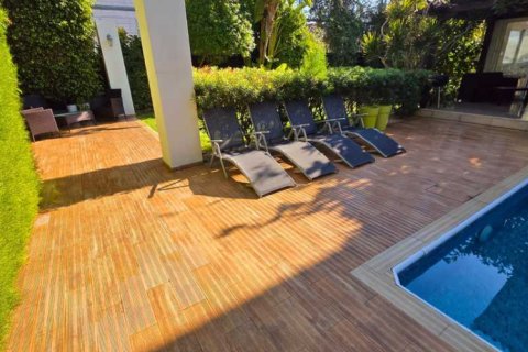 4 chambres House à Agios Athanasios, Cyprus No. 79006 2