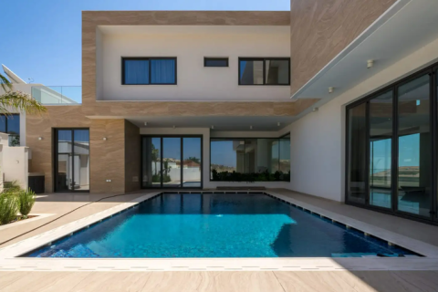 5 bedrooms Villa in Germasogeia, Cyprus No. 101226 1