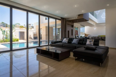 5 bedrooms Villa in Germasogeia, Cyprus No. 101226 2