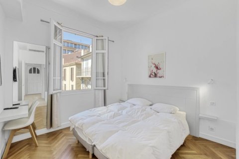 3 bedrooms Apartment in Cannes, France No. 68030 9