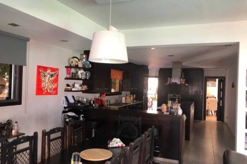 4 bedrooms Villa in Agios Athanasios, Cyprus No. 81285 9