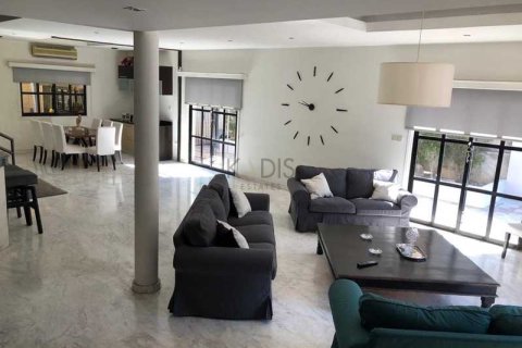 4 bedrooms Villa in Agios Athanasios, Cyprus No. 81285 1