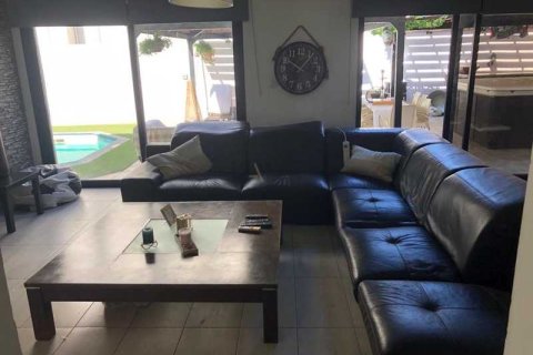 4 bedrooms Villa in Agios Athanasios, Cyprus No. 81285 6