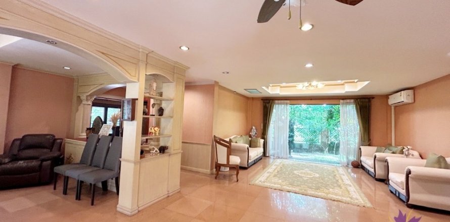 6 bedrooms House in Chiang Mai, Thailand No. 97831