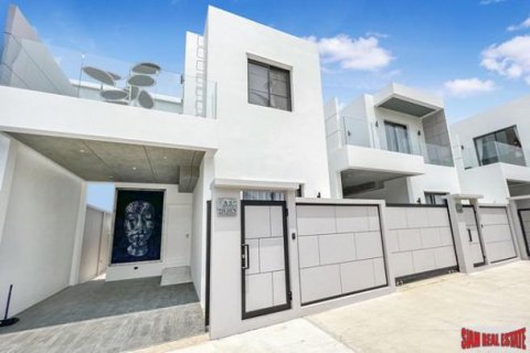 4 bedrooms Villa in Nai Harn Beach, Thailand No. 96655 13