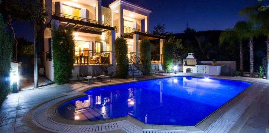 Вилла с 5 спальнями в Полис, Кипр №84386