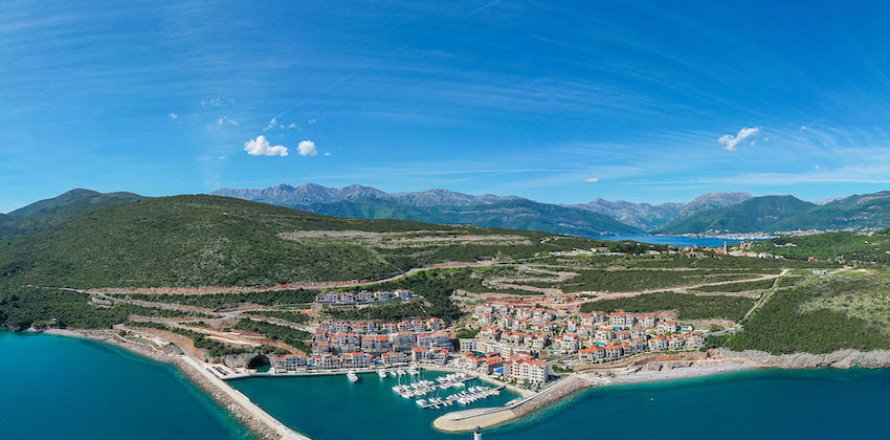 2 bedrooms Apartment in Tivat, Montenegro No. 83679