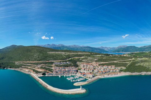 2 bedrooms Apartment in Tivat, Montenegro No. 83679 4