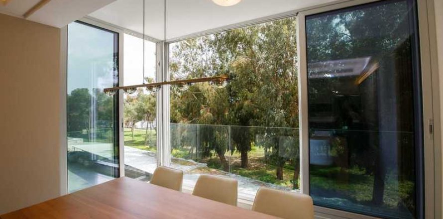 3 bedrooms Apartment in Germasogeia, Cyprus No. 33189