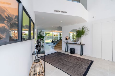 4 bedrooms Villa in Tan Xuan, Vietnam No. 27598 7