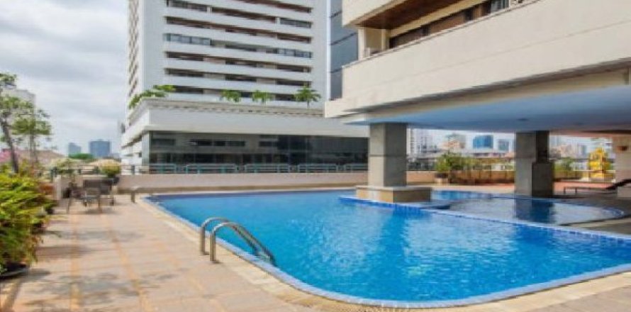 3 bedrooms Penthouse in Bangkok, Thailand No. 96467