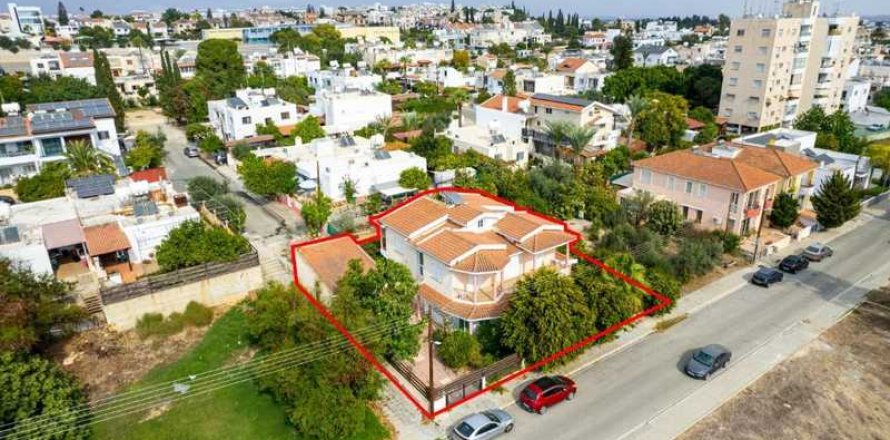 4 bedrooms House in Aglantzia, Cyprus No. 71932