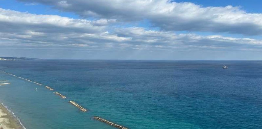 4 bedrooms Apartment in Limassol, Cyprus No. 104391