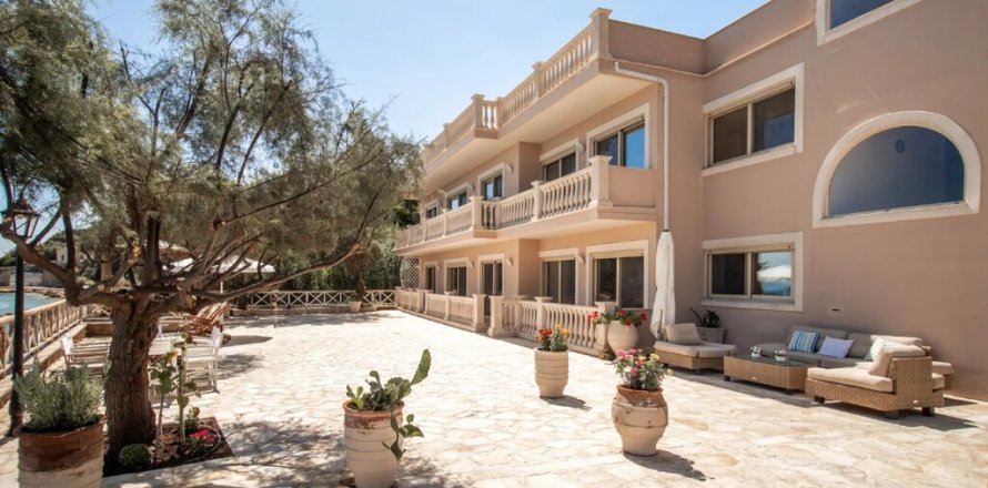 9 rooms Villa in Zakynthos, Greece No. 107731