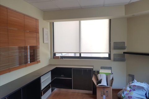 130m² Commercial property à Irakleio, Greece No. 56495 4