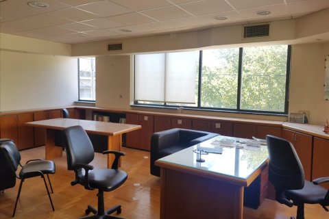130m² Commercial property à Irakleio, Greece No. 56495 3