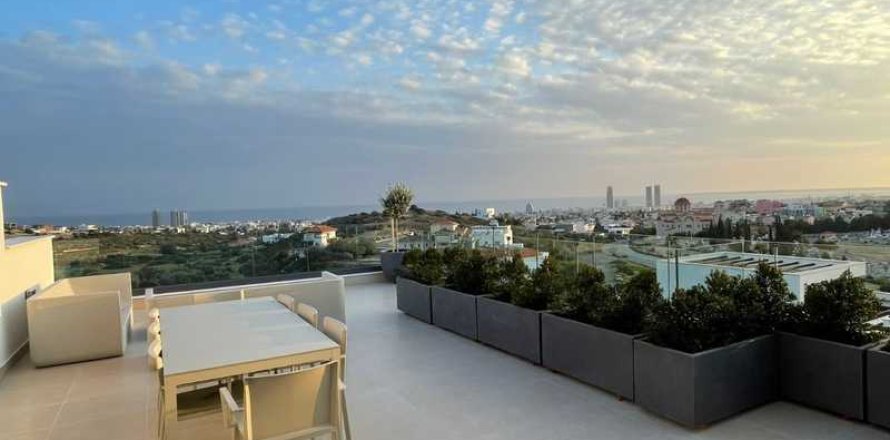 3 bedrooms Penthouse in Germasogeia, Cyprus No. 78649