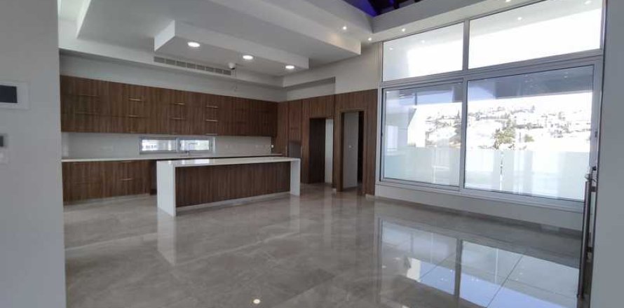 4 bedrooms House in Limassol, Cyprus No. 29933