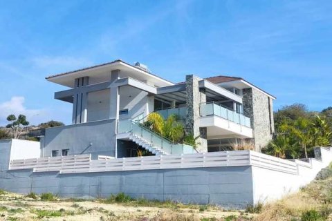 4 bedrooms House in Limassol, Cyprus No. 29933 2