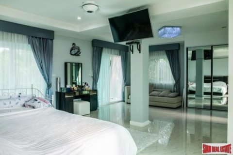 6 chambres Villa à Pattaya, Thailand No. 96579 13